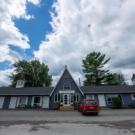 Motel Fleur De Lys Magog Εξωτερικό φωτογραφία