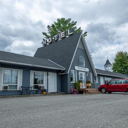Motel Fleur De Lys Magog Εξωτερικό φωτογραφία