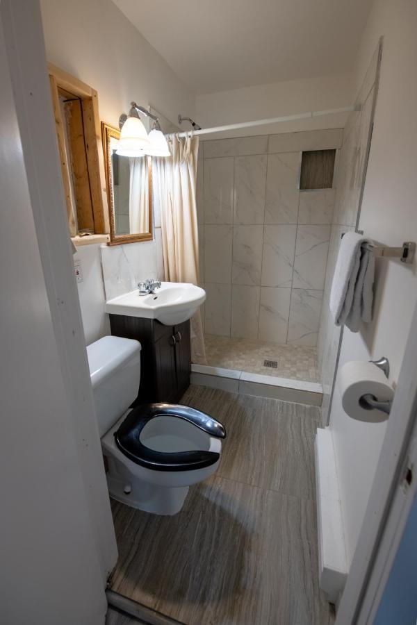 Motel Fleur De Lys Magog Εξωτερικό φωτογραφία