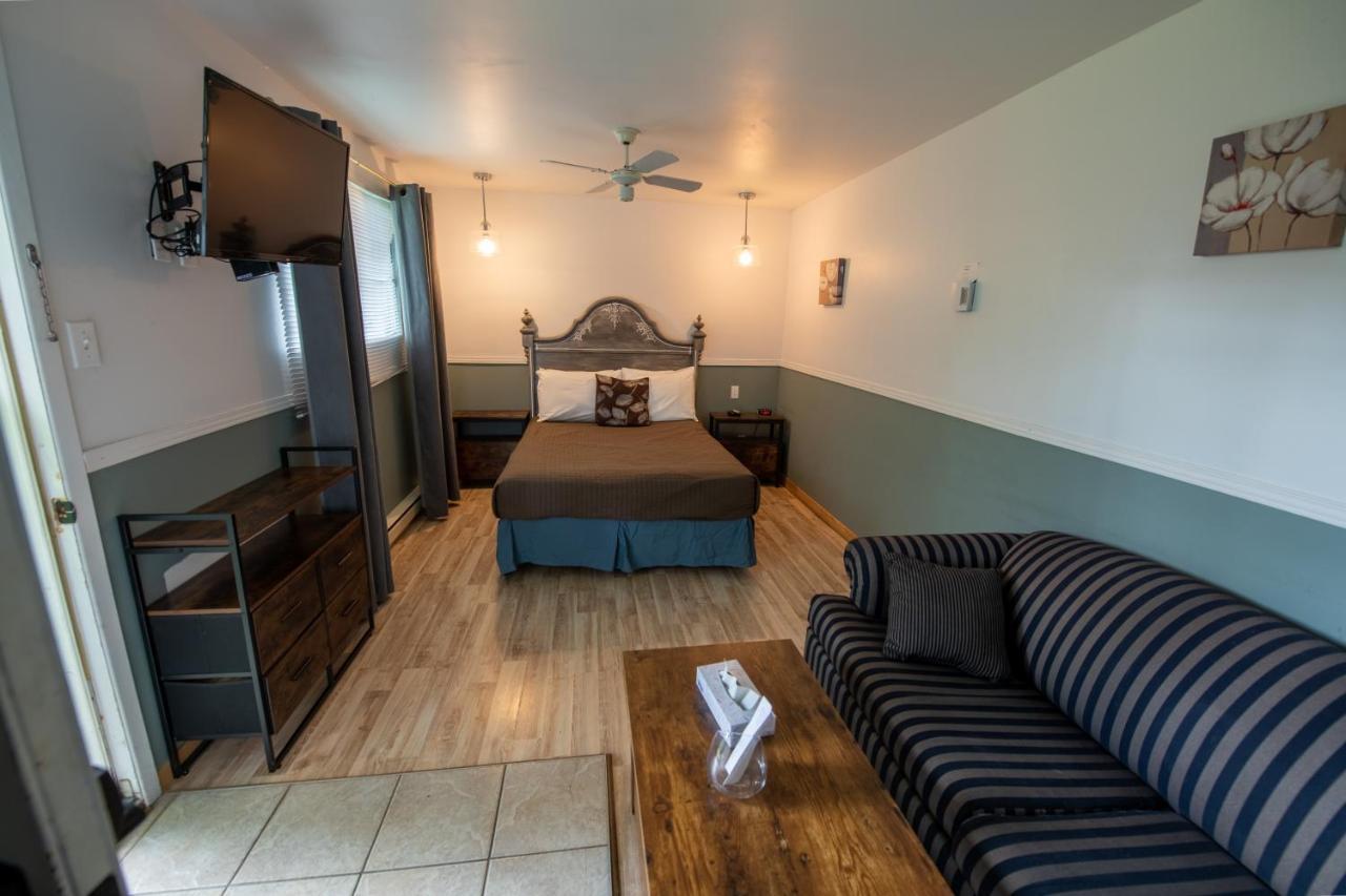 Motel Fleur De Lys Magog Εξωτερικό φωτογραφία