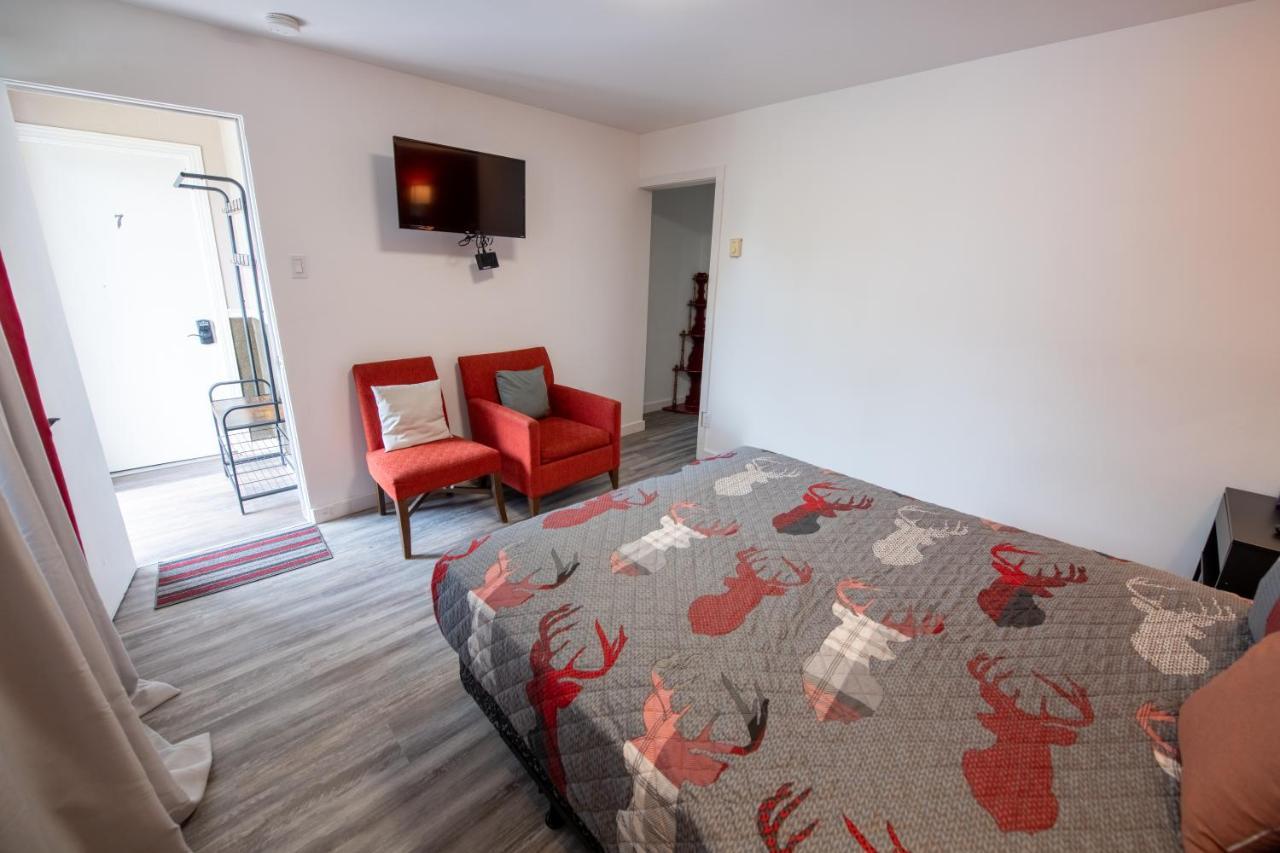 Motel Fleur De Lys Magog Εξωτερικό φωτογραφία