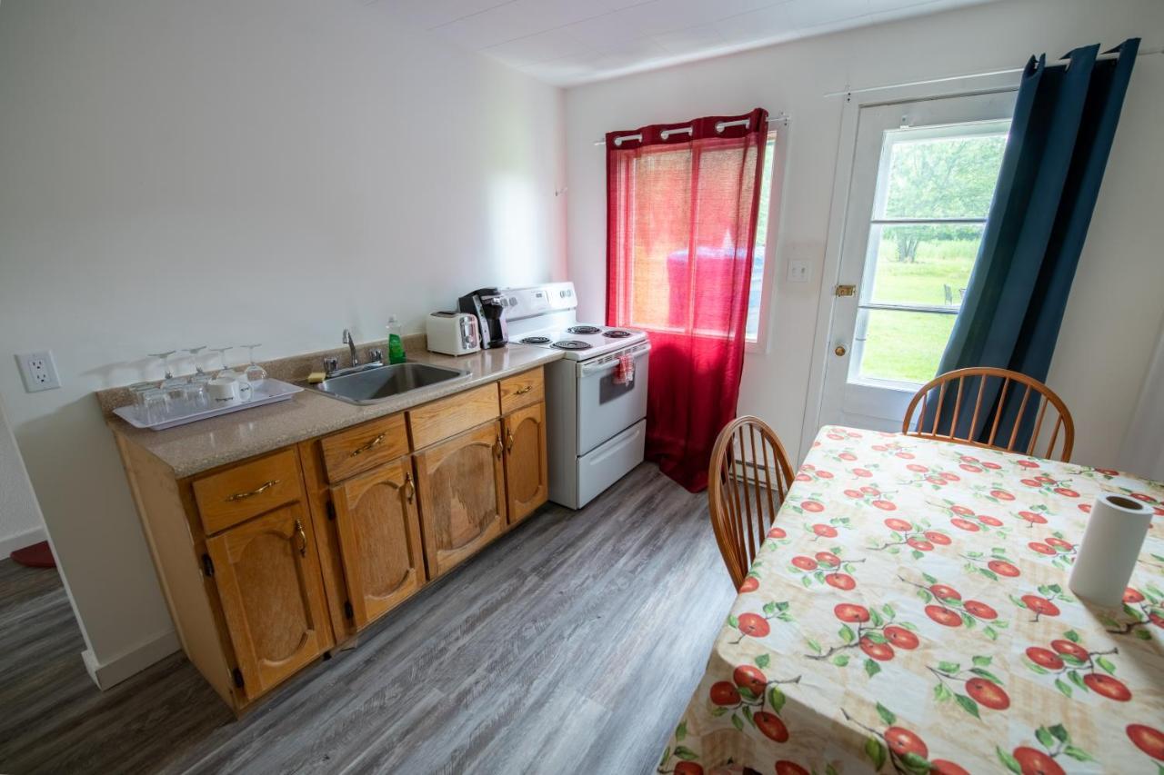 Motel Fleur De Lys Magog Εξωτερικό φωτογραφία