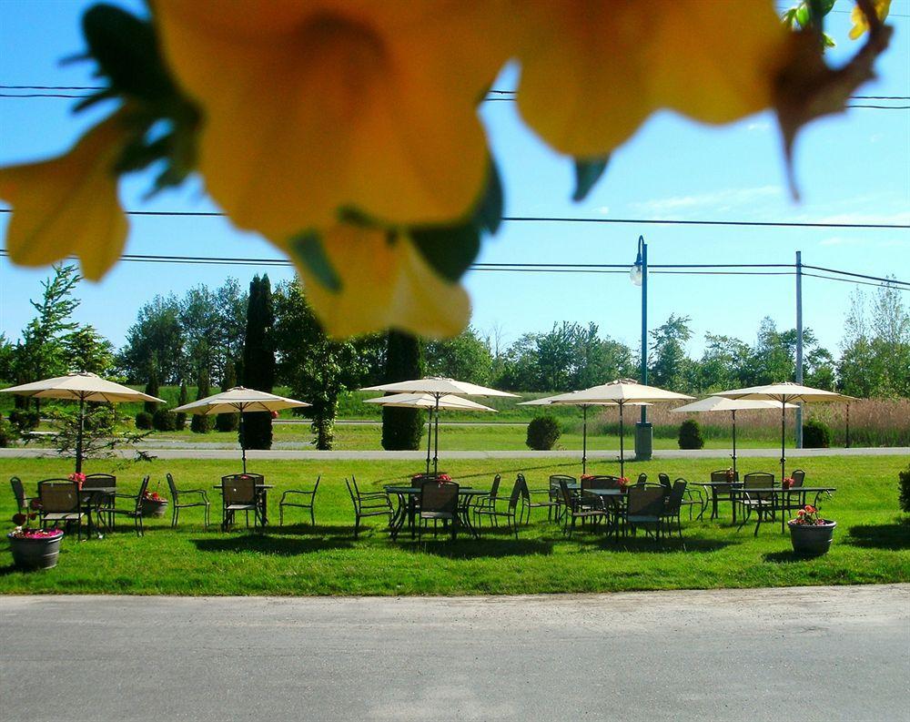 Motel Fleur De Lys Magog Εξωτερικό φωτογραφία