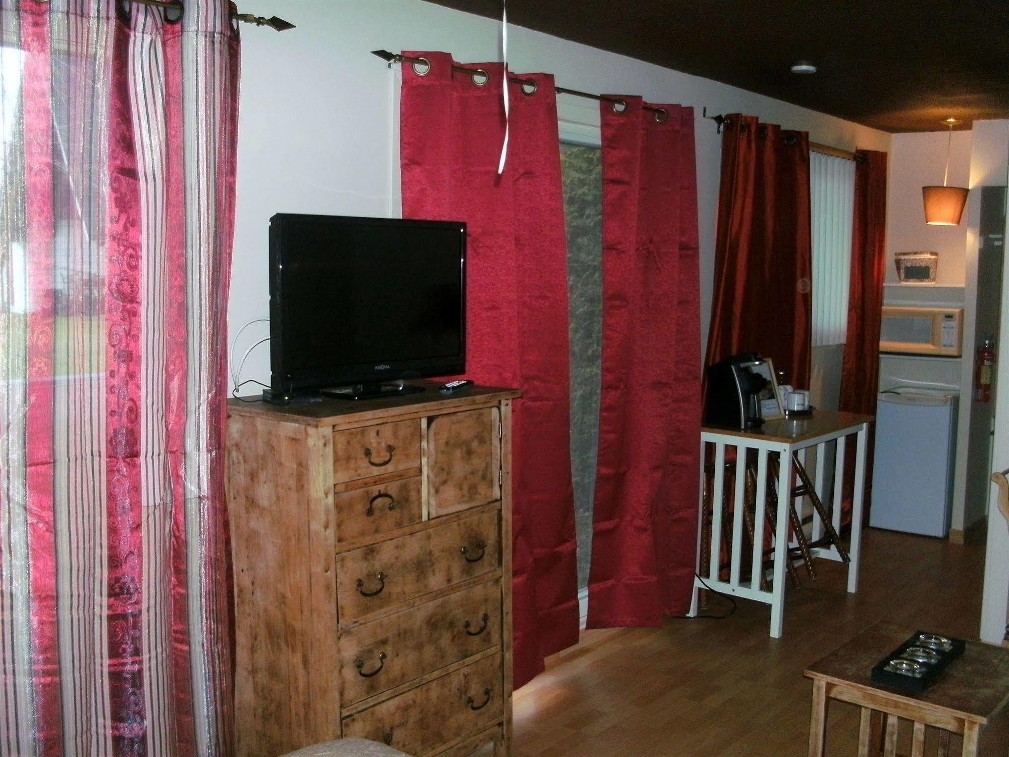 Motel Fleur De Lys Magog Εξωτερικό φωτογραφία