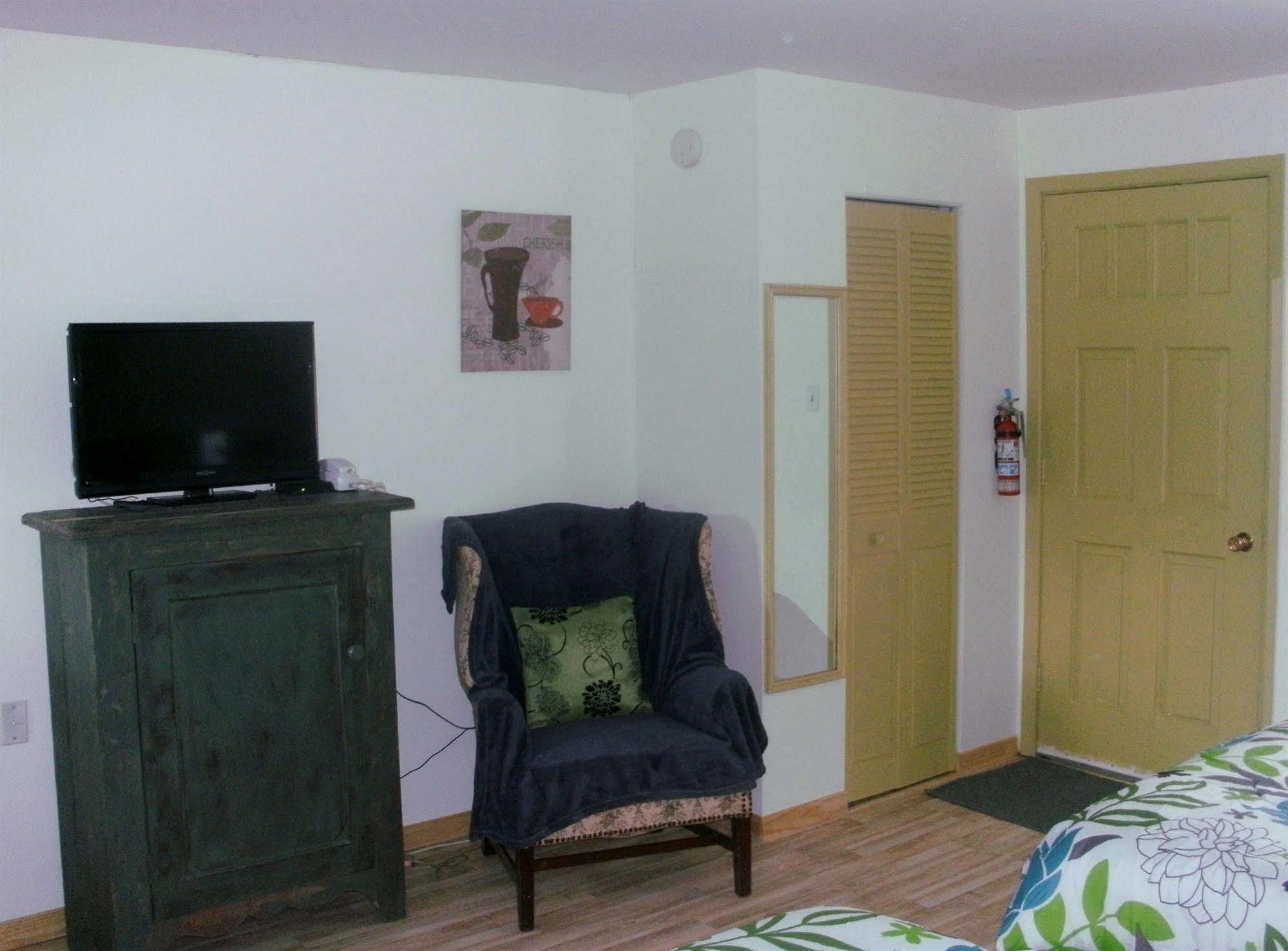 Motel Fleur De Lys Magog Εξωτερικό φωτογραφία
