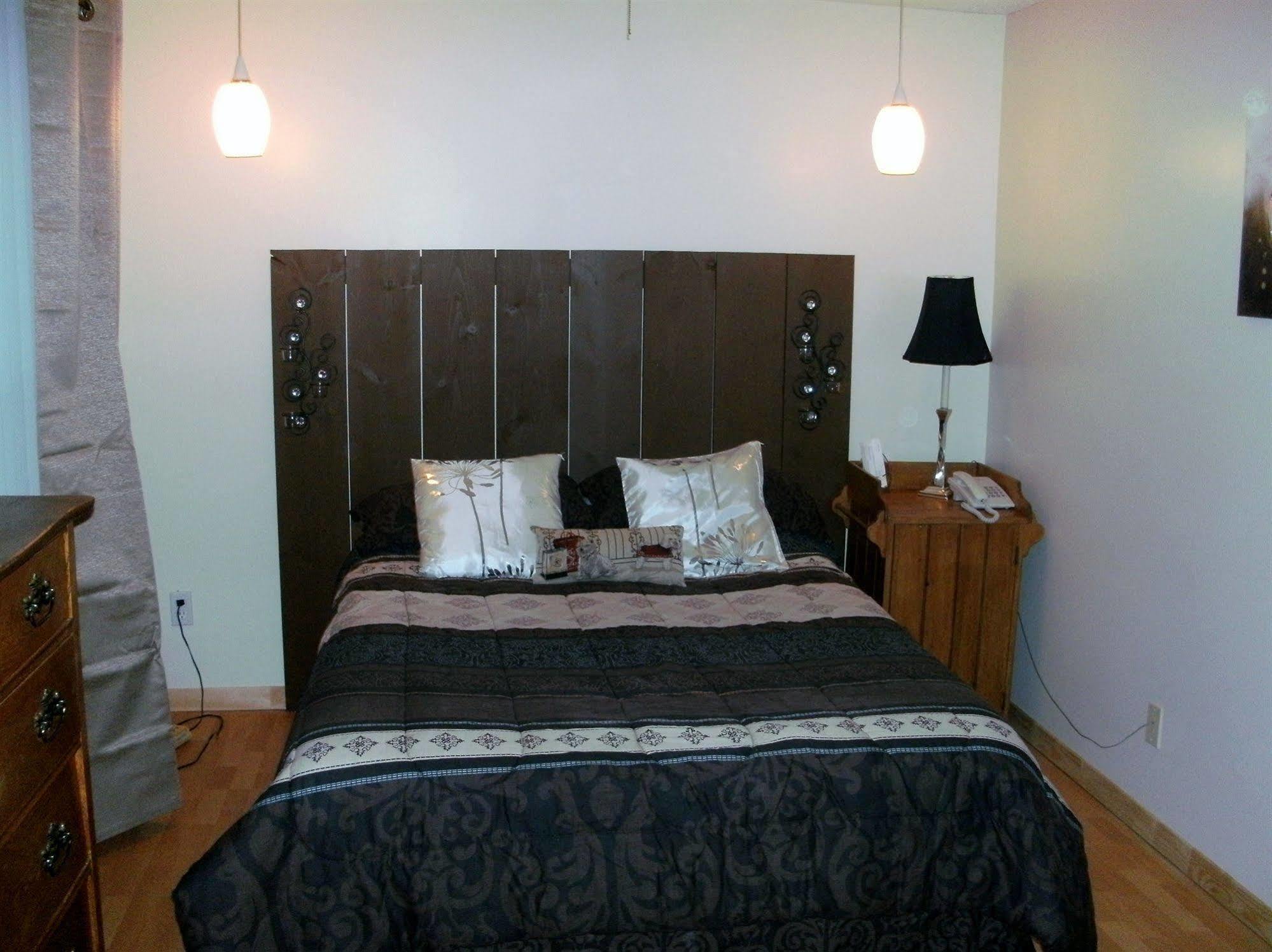 Motel Fleur De Lys Magog Εξωτερικό φωτογραφία