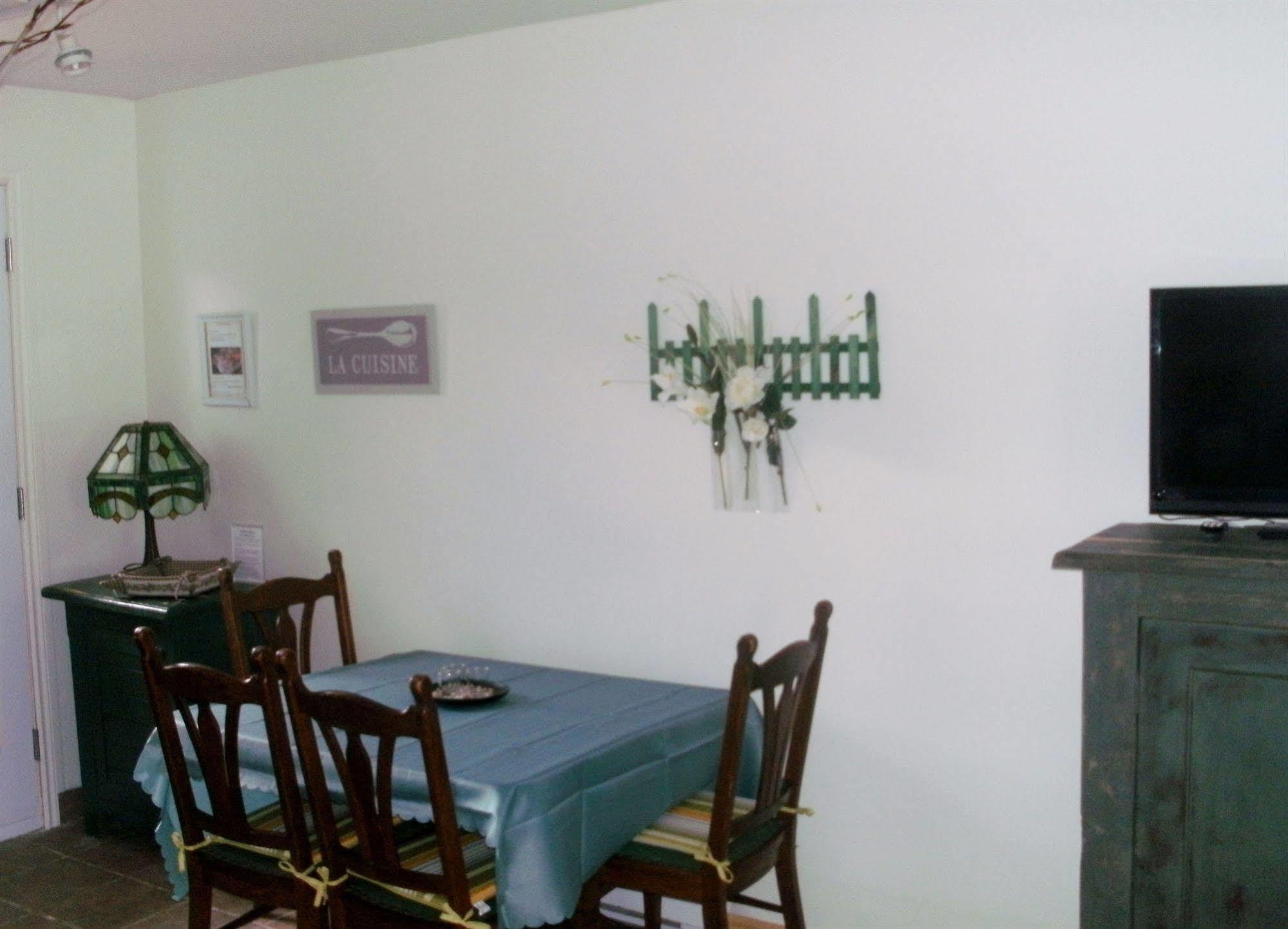 Motel Fleur De Lys Magog Εξωτερικό φωτογραφία
