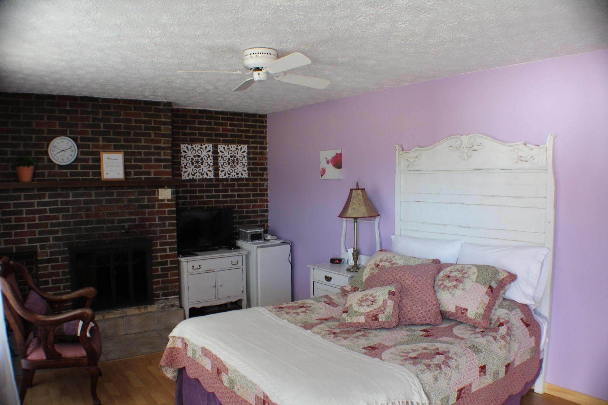 Motel Fleur De Lys Magog Εξωτερικό φωτογραφία